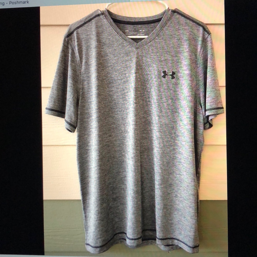 Under Armour Mens Shirt Loose Fit V-neck A56
